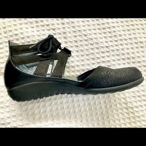 Naot Kata - Black Crackle Leather Size 10/41